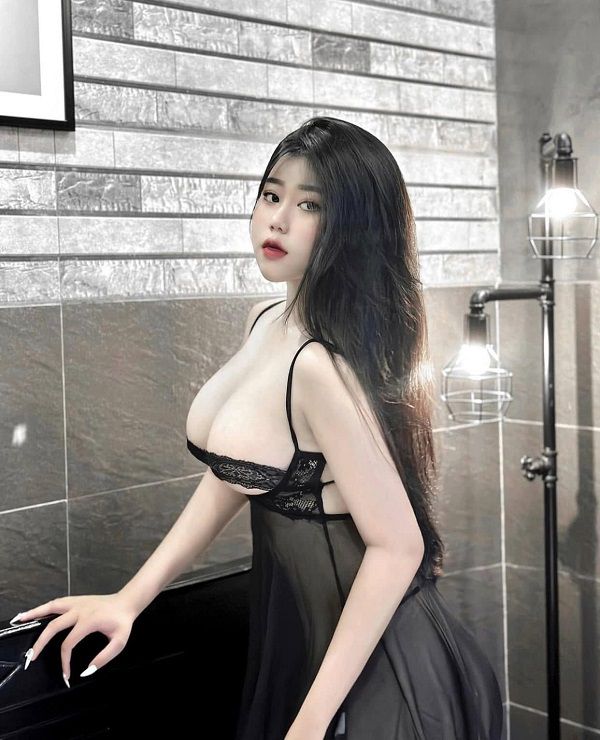 Gái xinh vú to sexy