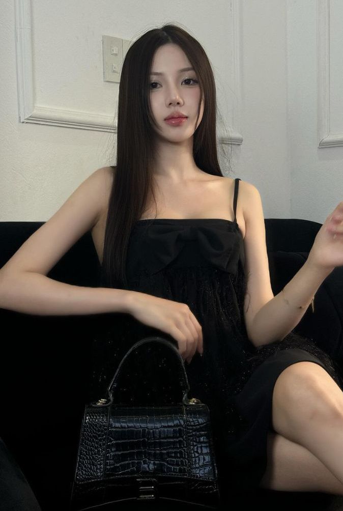 Gái xinh tiktok váy xinh