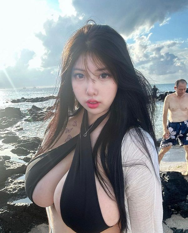 anh gai xinh khoe nguc 1